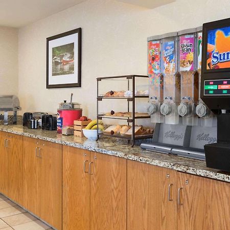 Country Inn & Suites By Radisson, Holland, Mi Exterior photo