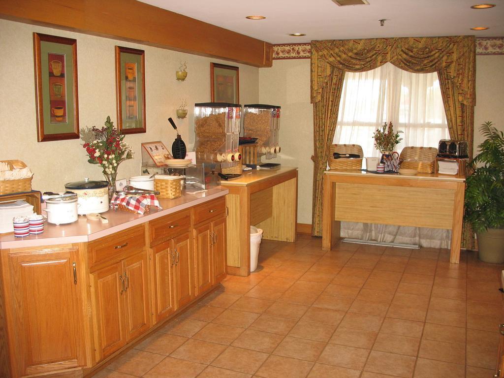 Country Inn & Suites By Radisson, Holland, Mi Restaurant photo